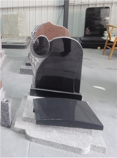 黒御影石の墓石