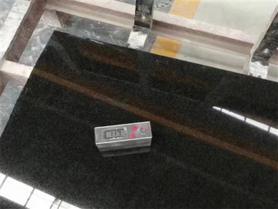 床の花崗岩タイル