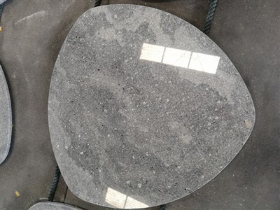 花崗岩の会議室のテーブル